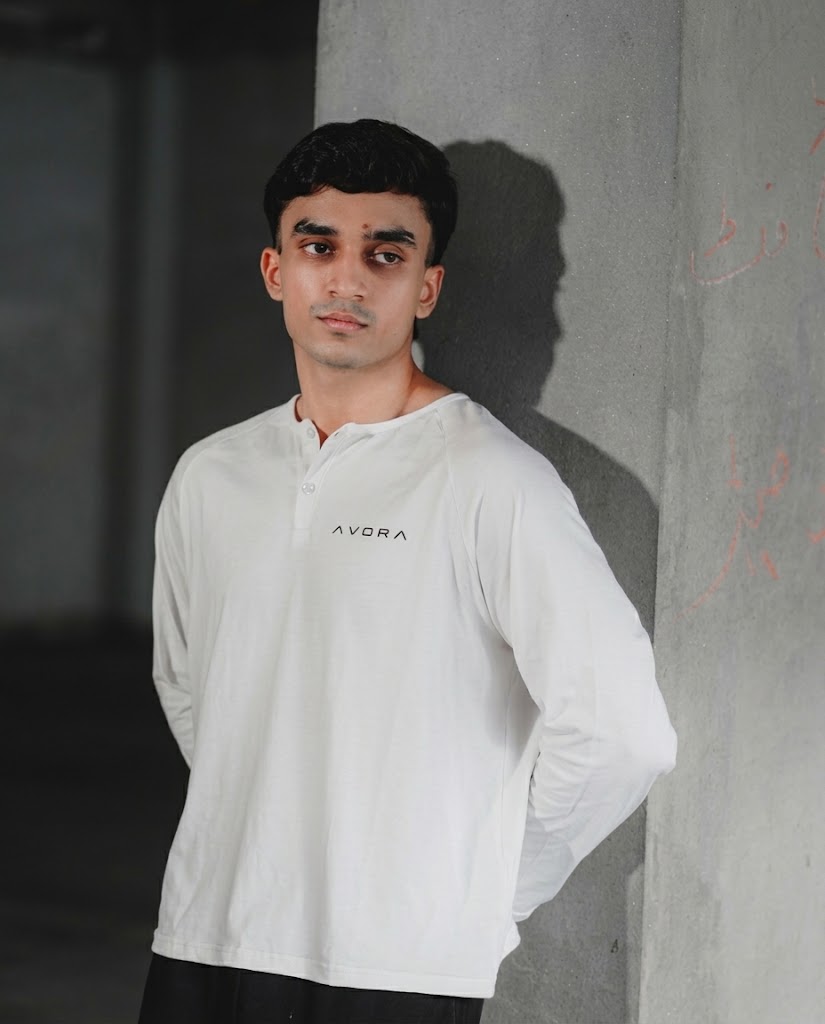 WHITE RAGLAN HENLEY (BOXY FIT)