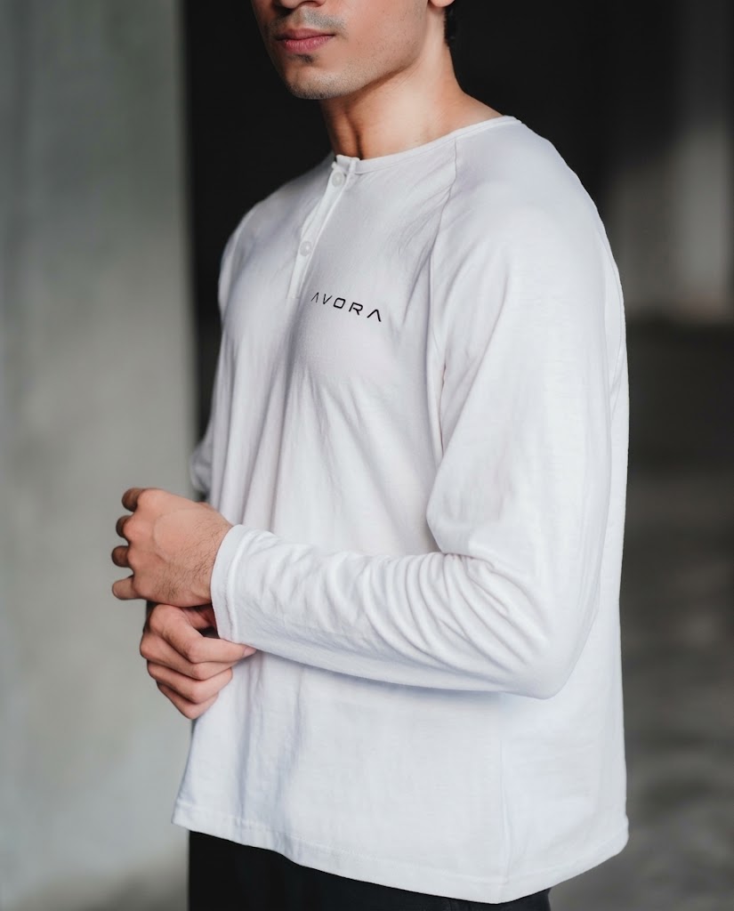 WHITE RAGLAN HENLEY (BOXY FIT)