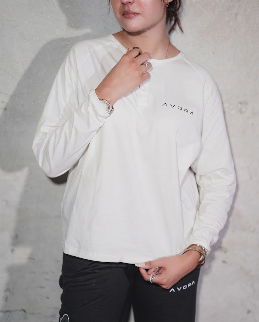 WHITE RAGLAN HENLEY (BOXY FIT)