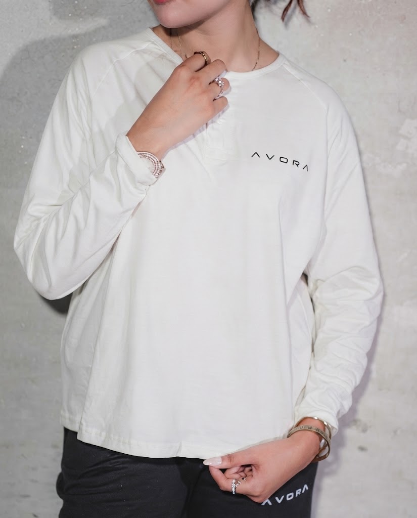 WHITE RAGLAN HENLEY (BOXY FIT)