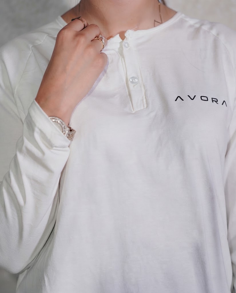 WHITE RAGLAN HENLEY (BOXY FIT)